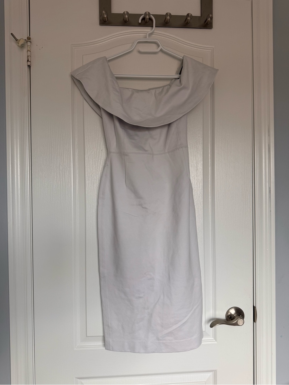 Aritzia - Babaton Elegant Off-Shoulder light pastel purple Sheath Dress
